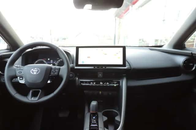 Toyota C-HR (2025) thumbnail 4