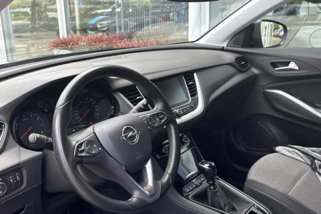 Opel Grandland X (2018) thumbnail 2