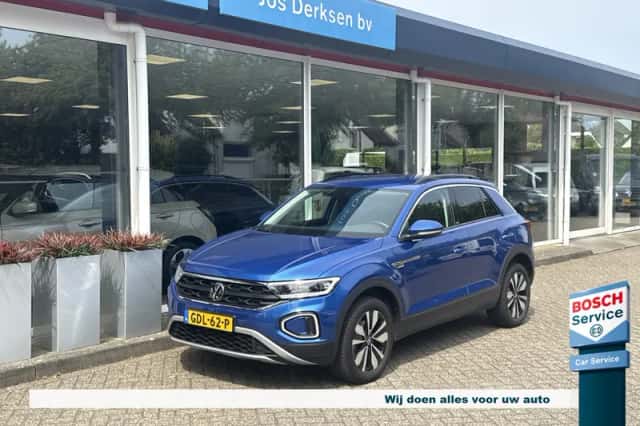 Volkswagen T-Roc (2023) thumbnail 1