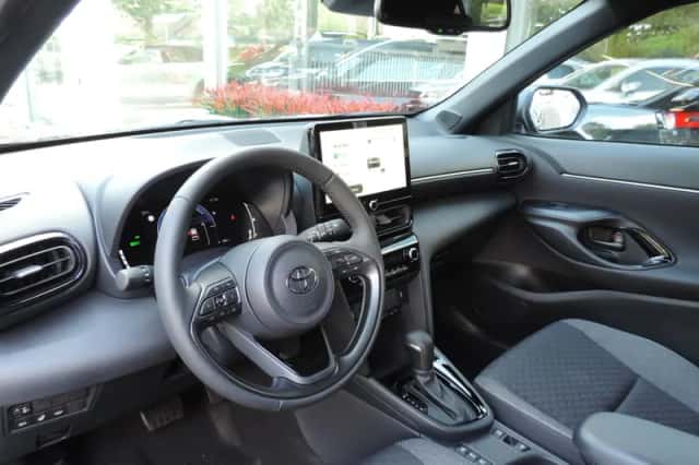 Toyota Yaris Cross (2025) thumbnail 2