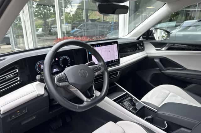 Volkswagen Tiguan (2024) thumbnail 2