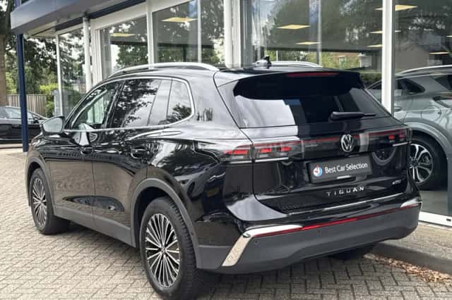 Volkswagen Tiguan (2024) thumbnail 3