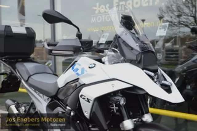 BMW R (2024) thumbnail 2