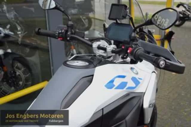 BMW R (2024) thumbnail 3