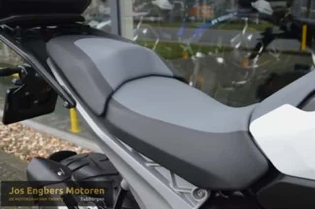 BMW R (2024) thumbnail 4