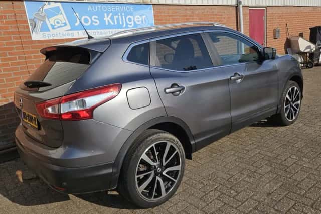 Nissan Qashqai (2017) thumbnail 4