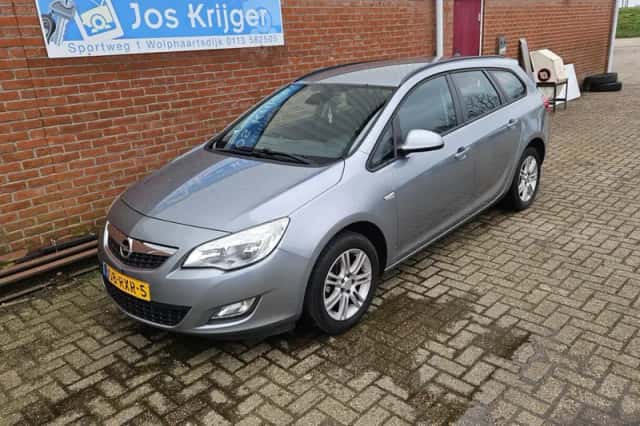 Opel Astra (2011) thumbnail 4