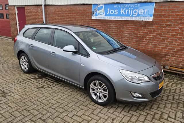 Opel Astra (2011) thumbnail 5
