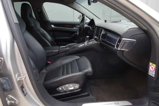 Porsche Panamera (2010) thumbnail 3