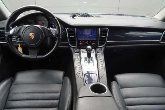 Porsche Panamera (2010) thumbnail 4