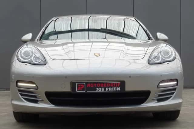 Porsche Panamera (2010) thumbnail 5