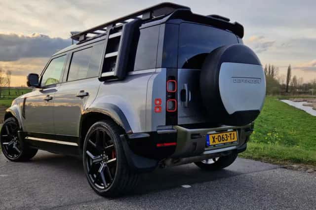 Land Rover Defender (2021) thumbnail 5