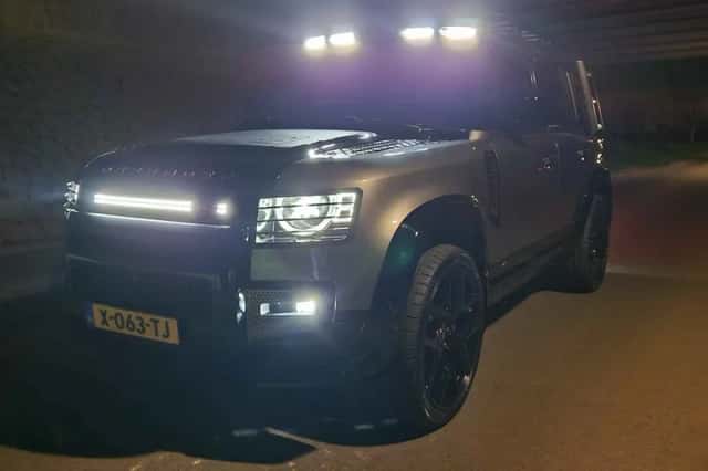 Land Rover Defender (2021) thumbnail 6