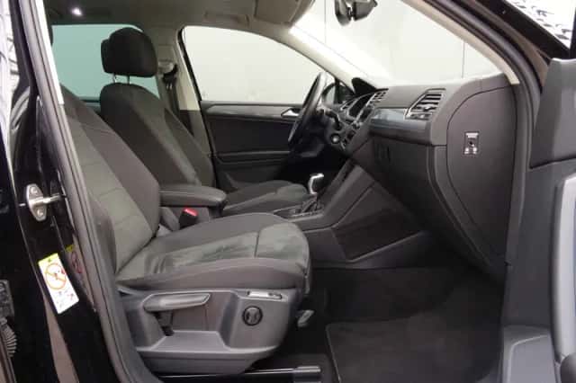 Volkswagen Tiguan (2023) thumbnail 4