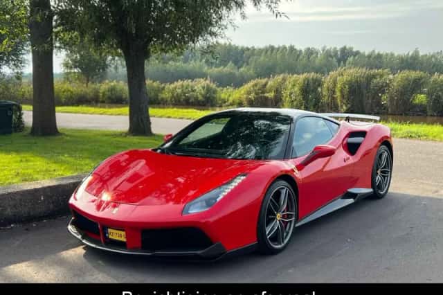 Ferrari 488 (2015) thumbnail 1