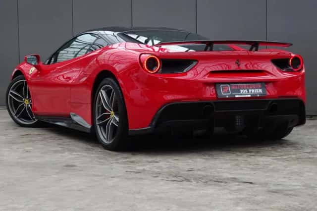 Ferrari 488 (2015) thumbnail 5