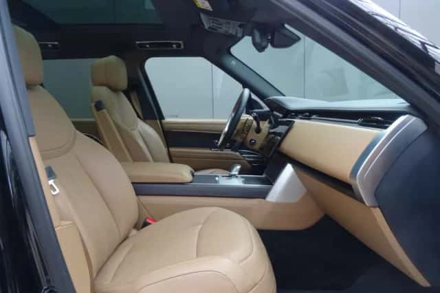 Land Rover Range Rover (2024) thumbnail 3