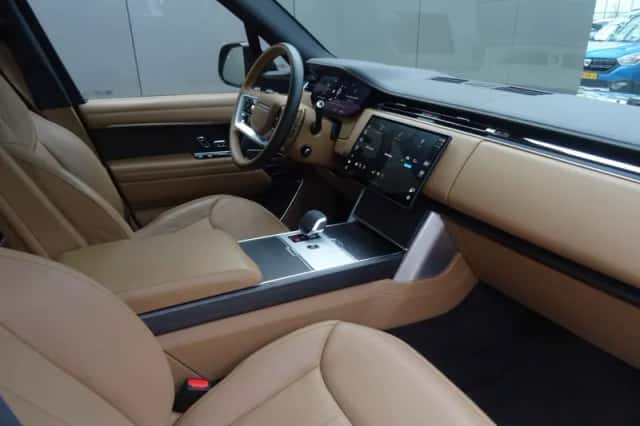 Land Rover Range Rover (2024) thumbnail 4