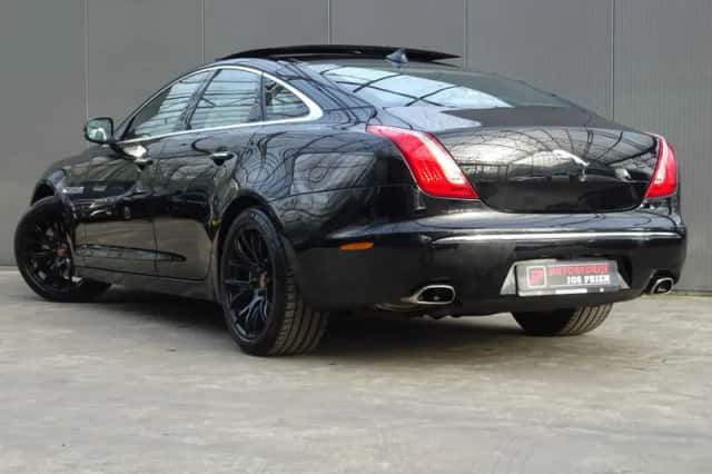 Jaguar XJ (2015) thumbnail 2