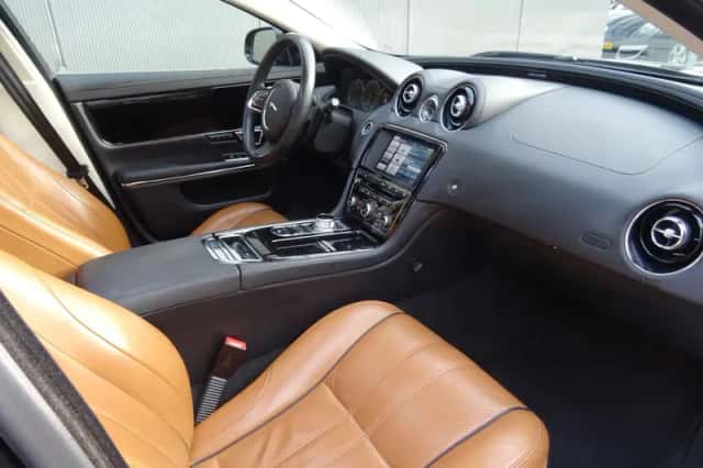 Jaguar XJ (2015) thumbnail 4