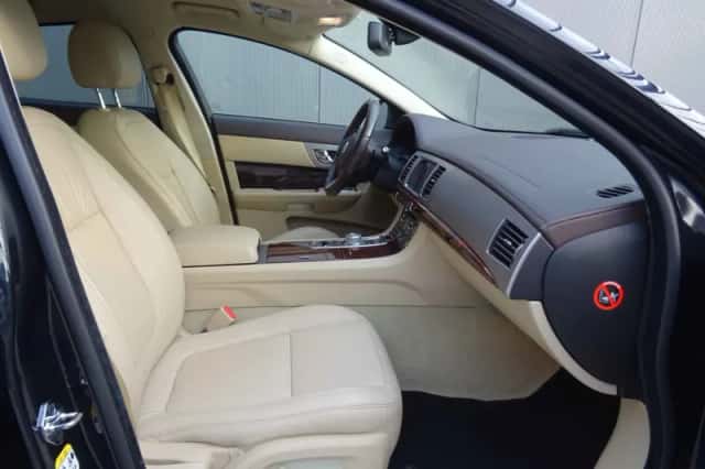 Jaguar XF (2008) thumbnail 3
