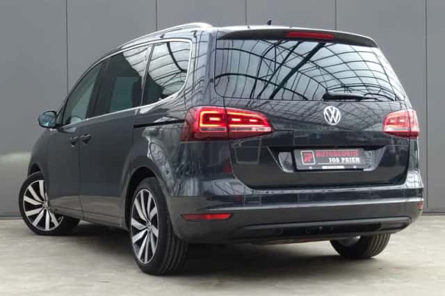 Volkswagen Sharan (2016) thumbnail 2