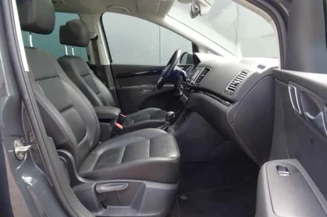 Volkswagen Sharan (2016) thumbnail 3
