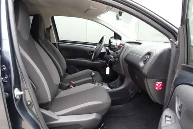 Toyota Aygo (2022) thumbnail 3