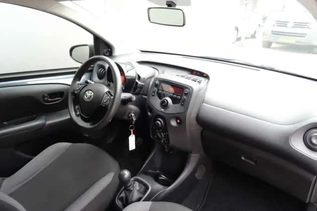 Toyota Aygo (2022) thumbnail 4