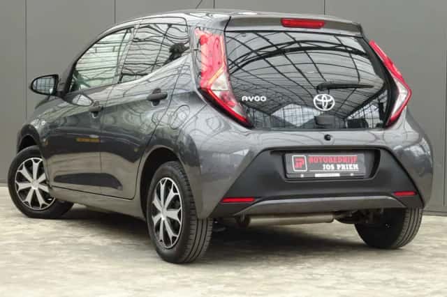 Toyota Aygo (2022) thumbnail 2
