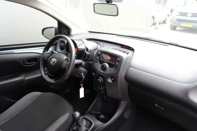 Toyota Aygo (2022) thumbnail 3