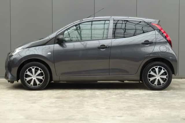 Toyota Aygo (2022) thumbnail 6