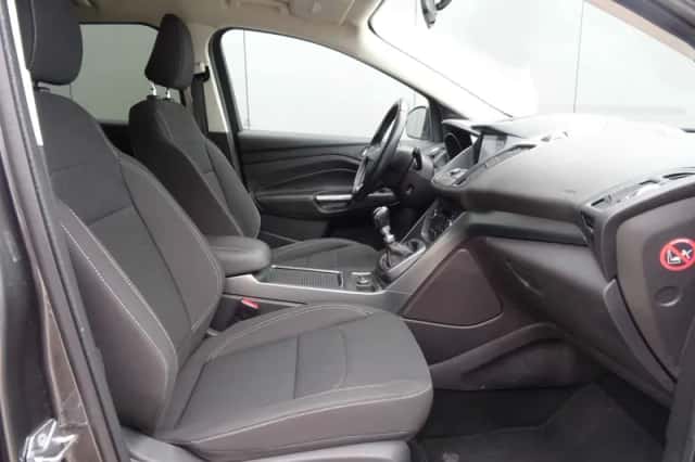Ford Kuga (2017) thumbnail 3