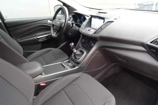 Ford Kuga (2017) thumbnail 4
