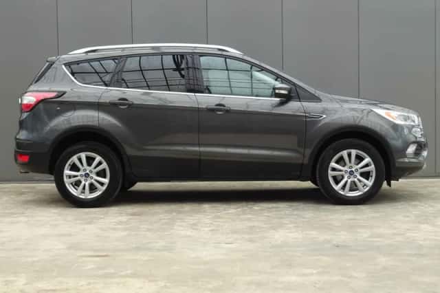 Ford Kuga (2017) thumbnail 6