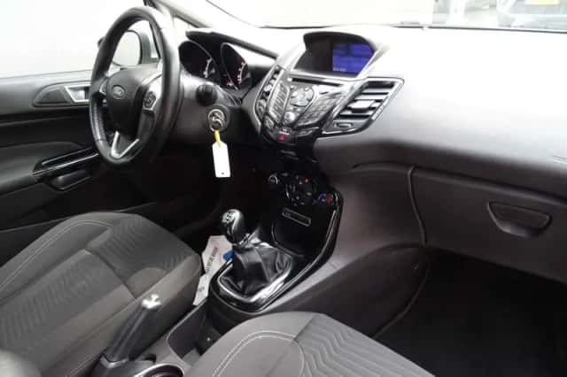 Ford Fiesta (2015) thumbnail 4