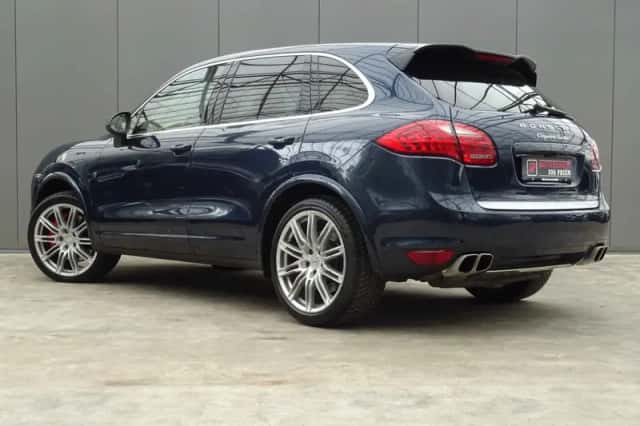 Porsche Cayenne (2011) thumbnail 2