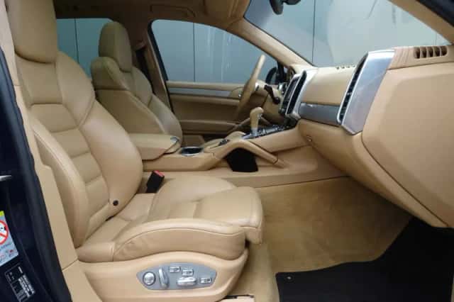 Porsche Cayenne (2011) thumbnail 3