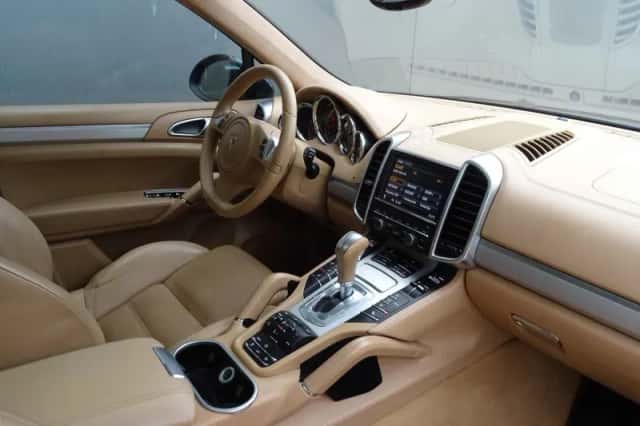 Porsche Cayenne (2011) thumbnail 4