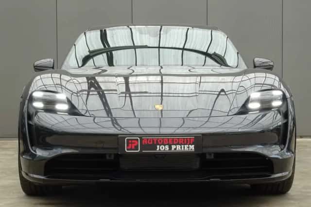 Porsche Taycan (2021) thumbnail 4