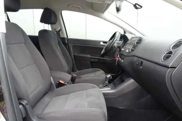 Volkswagen Golf (2011) thumbnail 3