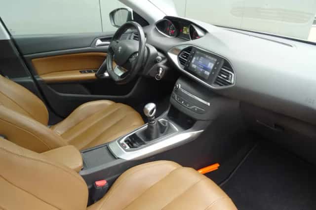 Peugeot 308 (2016) thumbnail 4