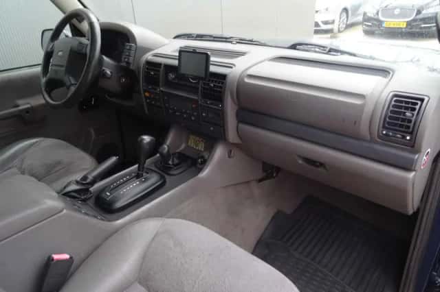 Land Rover Discovery (2000) thumbnail 4