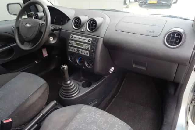 Ford Fiesta (2003) thumbnail 4