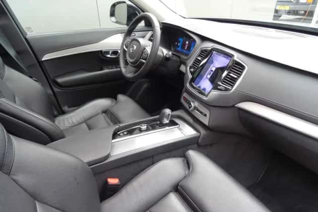 Volvo XC90 (2023) thumbnail 4