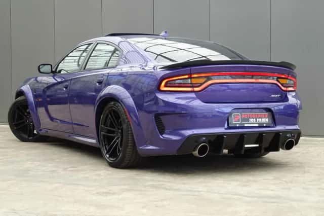 Dodge Charger (2016) thumbnail 2