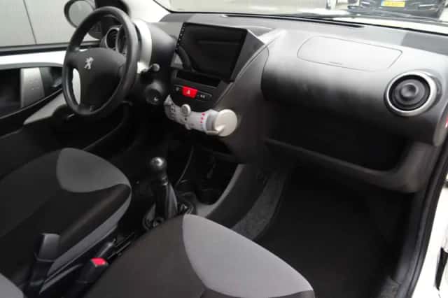 Peugeot 107 (2012) thumbnail 3