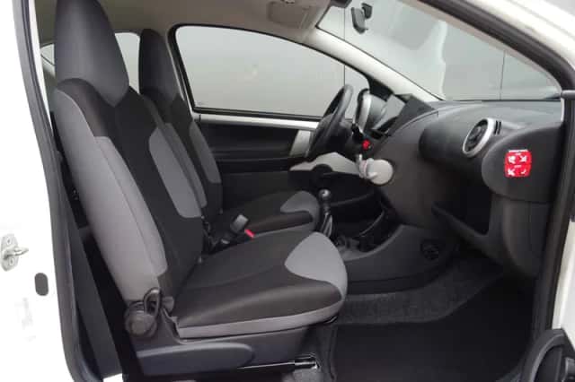 Peugeot 107 (2012) thumbnail 4
