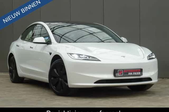 Tesla Model 3 (2025) thumbnail 1