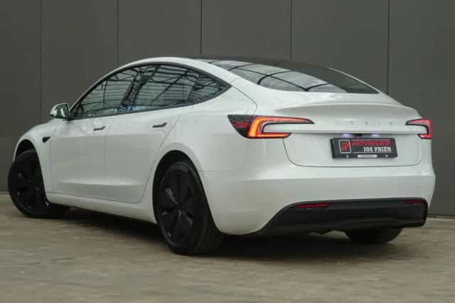 Tesla Model 3 (2025) thumbnail 2